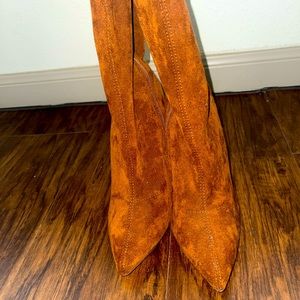 Beautiful brown suede boots